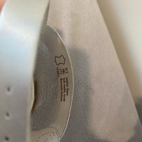 Salt Water Sandals by Hoy - Shiny Silver Kids Sandals Youth 4 Women’s 6 - Picture 5 of 5